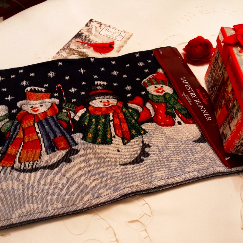 NEW HOLIDAY STYLE SNOWMEN TAPESTRY TABLE RUNNER  13X70